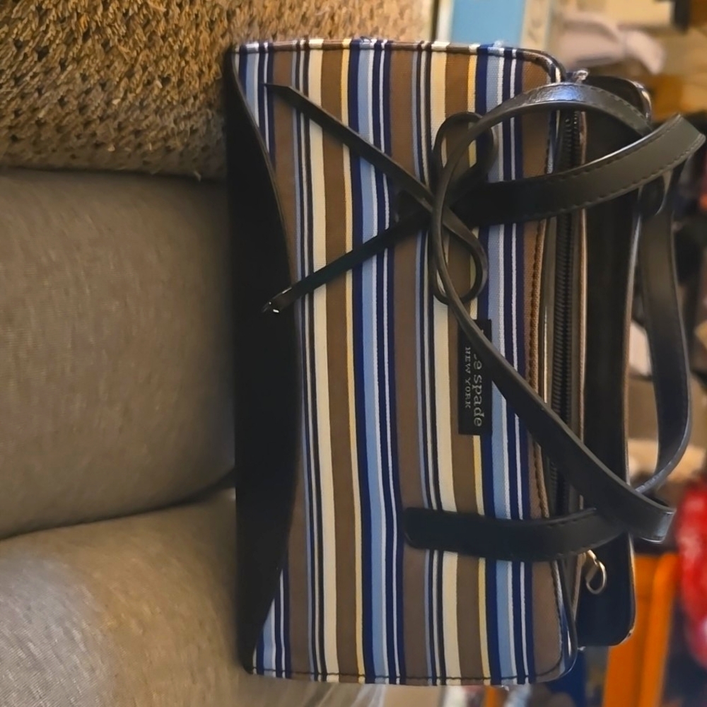 Super cute Kate Spade hand bag